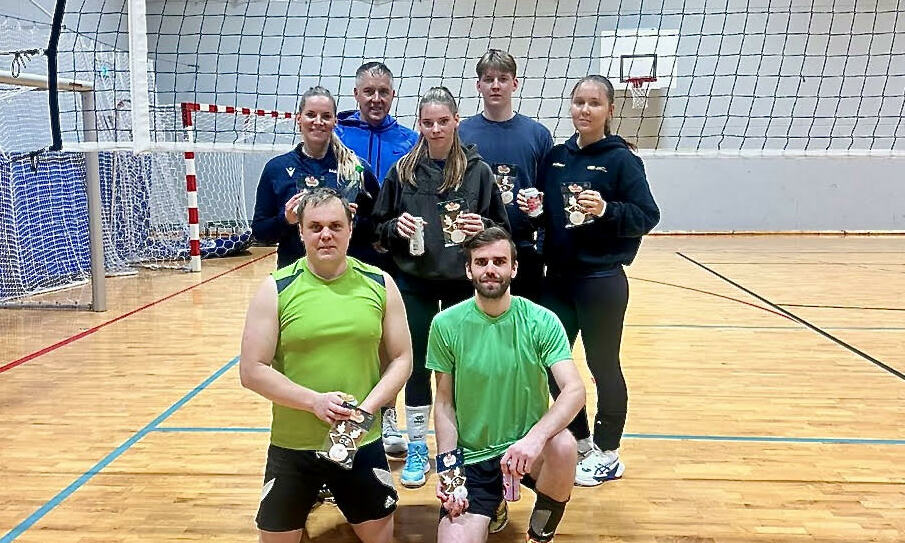 Sõpruskohtumine võrkpallis tõi kokku seitse võistkonda ja rõõmsad kaasaelajad