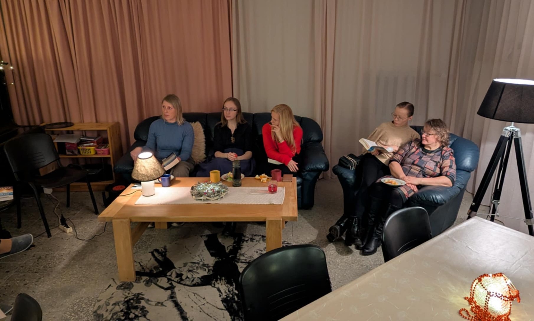 Naiste raamatuklubis loeti ja räägiti palvest