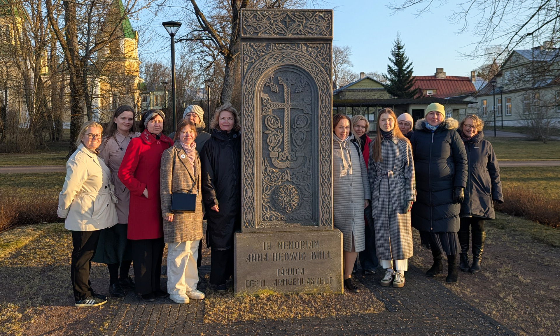Naiste raamatuklubi märtsikuu kogunemine oli Haapsalus Iloni imedemaal, kus kunagi elas Eesti misjonär